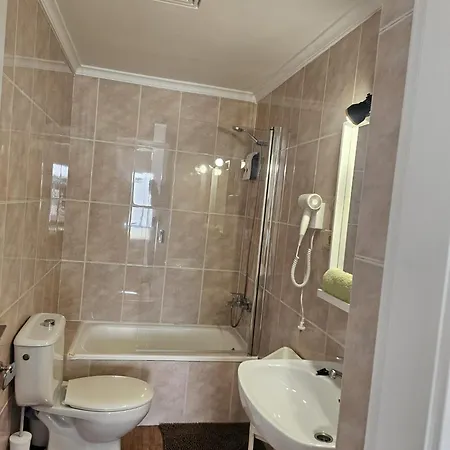 Ideal 3 Apartment